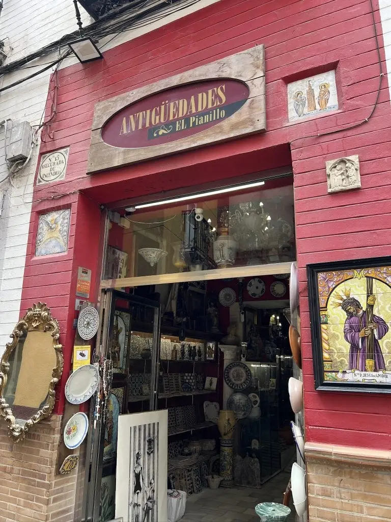 Antigüedades El Pianillo - Antique store in Spain
